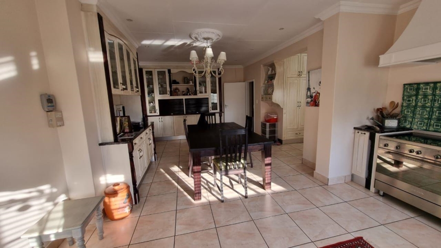 5 Bedroom Property for Sale in Kellys View Free State